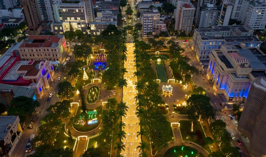 Alumbrados Navideños de Medellín | El Espectáculo Más Mágico de Colombia